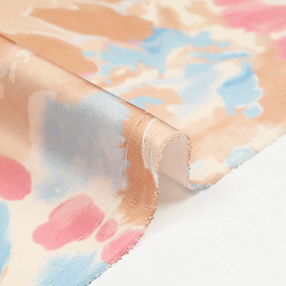Satin polyester imprimé tie dye pastel rose et beige - Image 6
