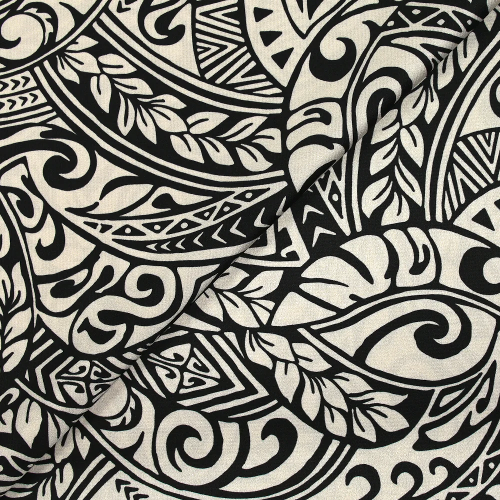 Satin polyester imprimé tribal hawaïen fond noir - Image 4