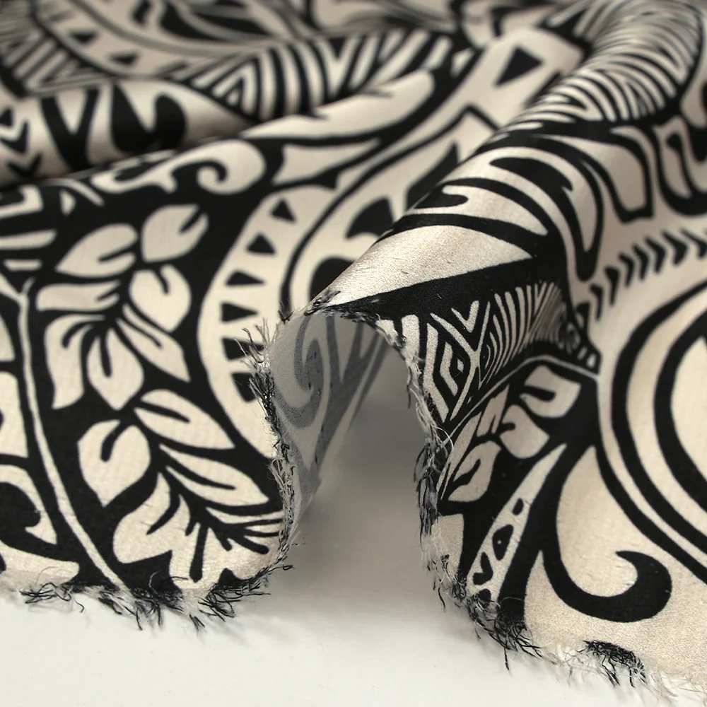 Satin polyester imprimé tribal hawaïen fond noir - Image 6