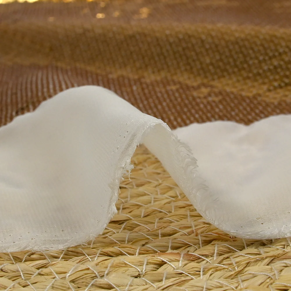 Sequins dorés sur mousseline - Image 9