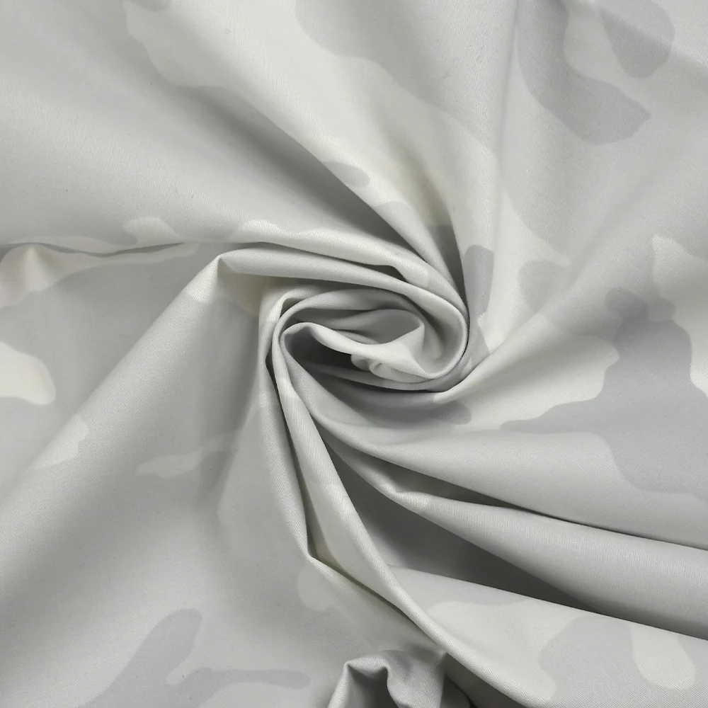 Sergé de coton élasthanne camouflage gris fond blanc - Image 2