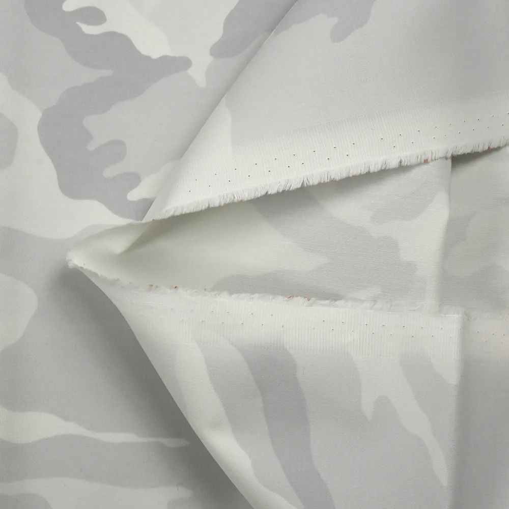 Sergé de coton élasthanne camouflage gris fond blanc - Image 5