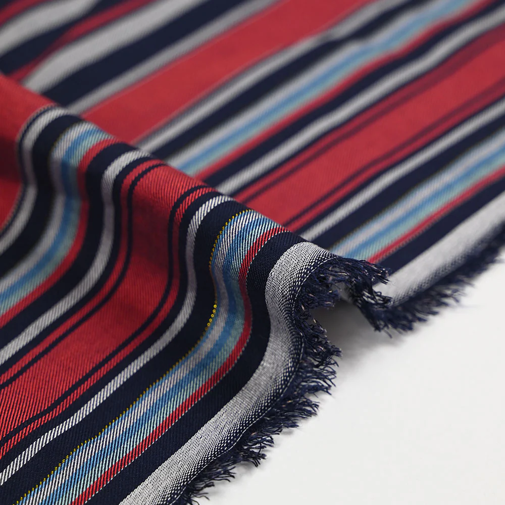 Sergé de viscose tissé-teint à rayures rouges - Image 6