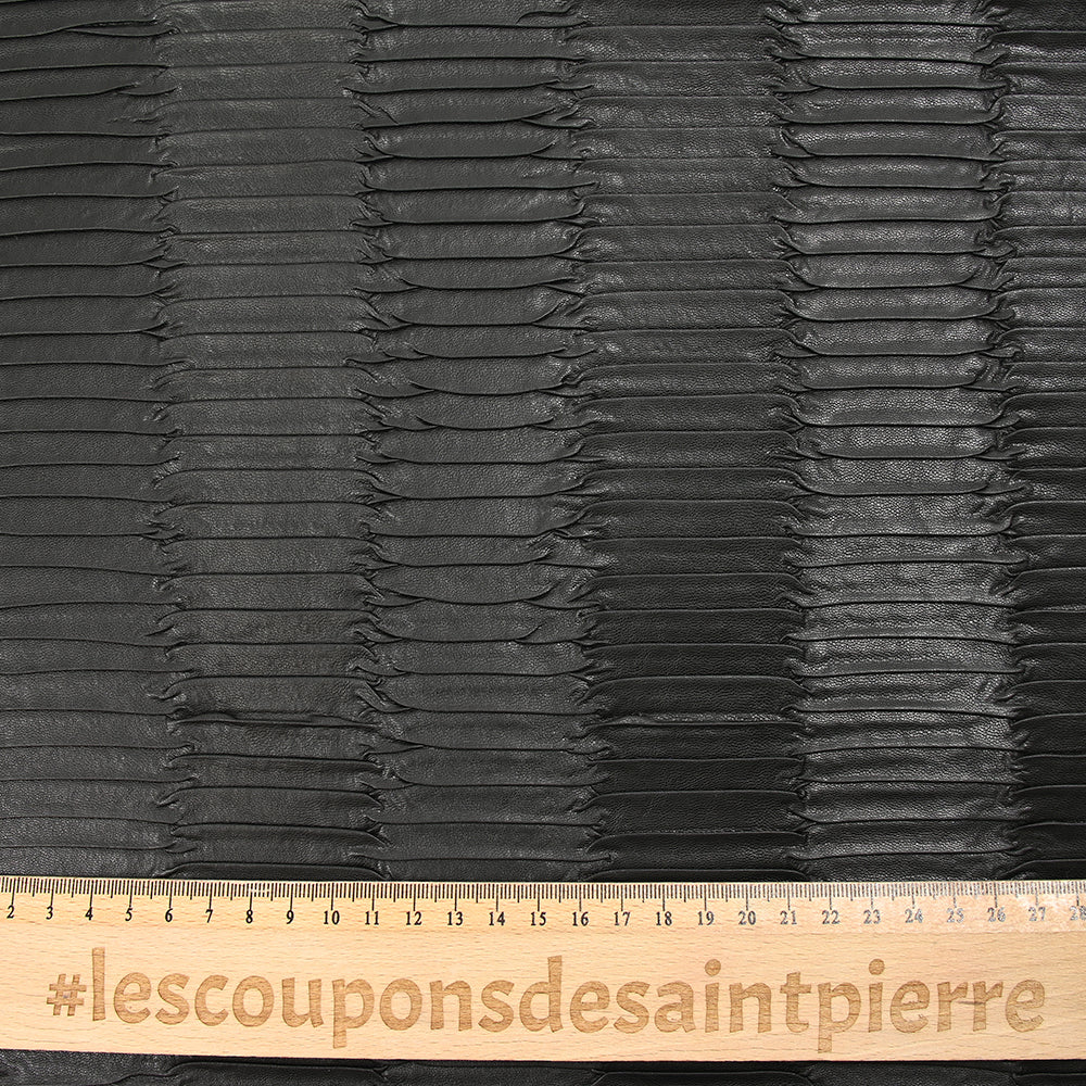 Simili cuir souple effet plissé noir - Image 3