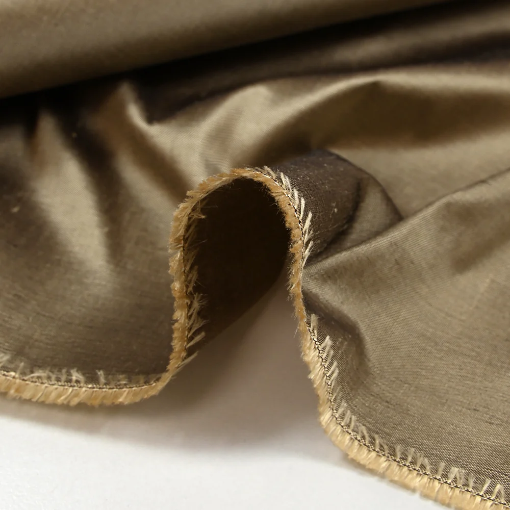 Taffetas 100% soie changeant taupe - Image 4