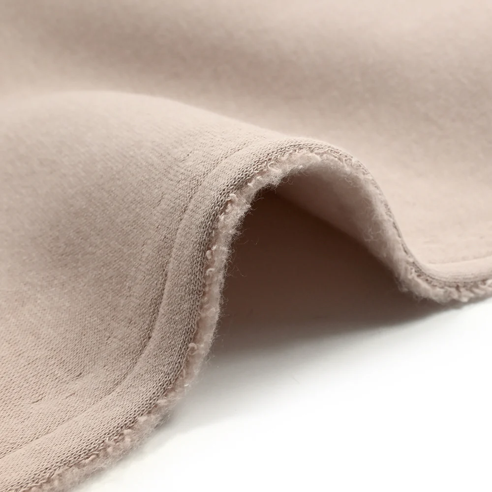 Tissu sweat minkee épais beige rosé - Image 6