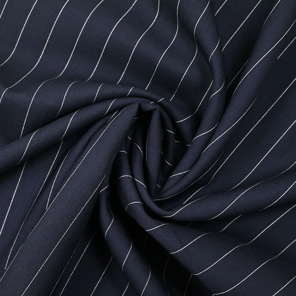 Tissu tailleur 100% laine rayé blanc fond bleu marine - Image 2