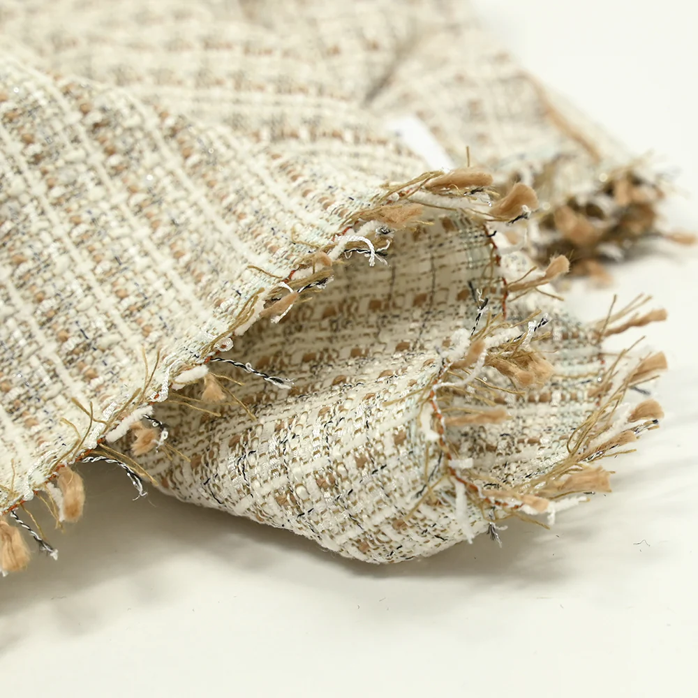 Tweed fantaisie écru et beige avec fils brillants - Image 6