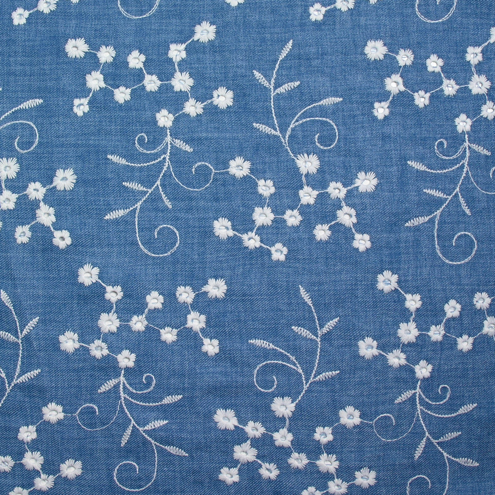 Twill de polyester brodé marguerite fond bleu - Image 6