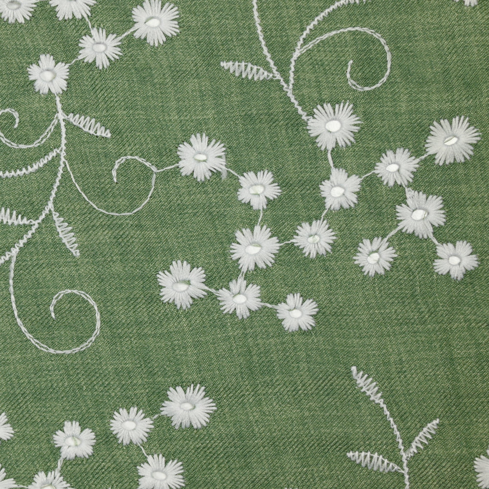 Twill de polyester brodé marguerite fond kaki - Image 4
