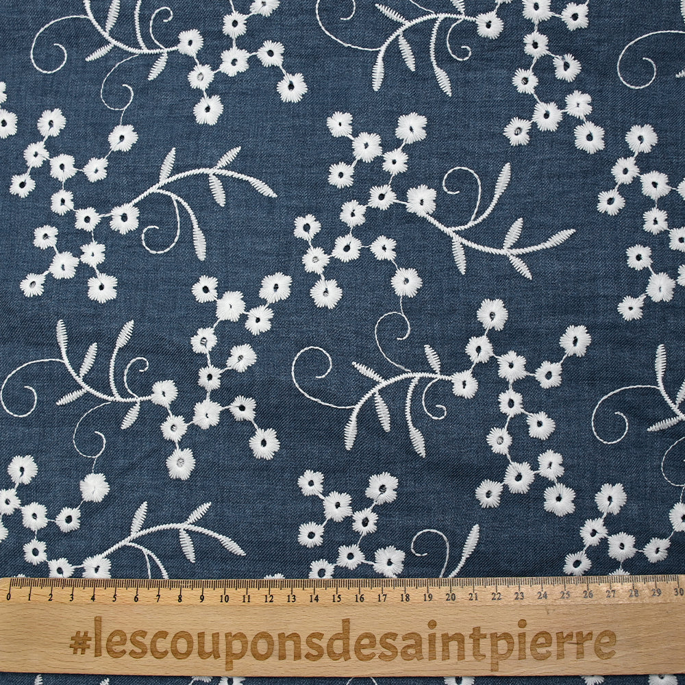 Twill de polyester brodé marguerite fond marine - Image 4