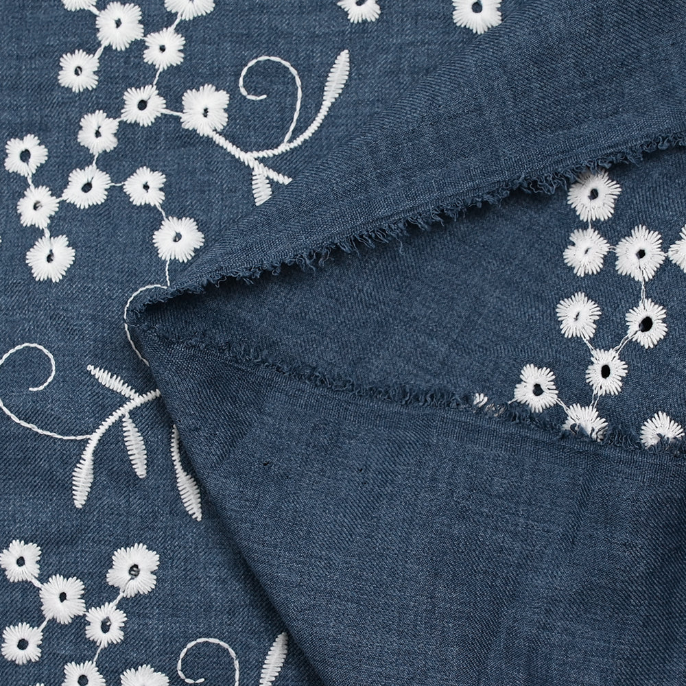 Twill de polyester brodé marguerite fond marine - Image 6