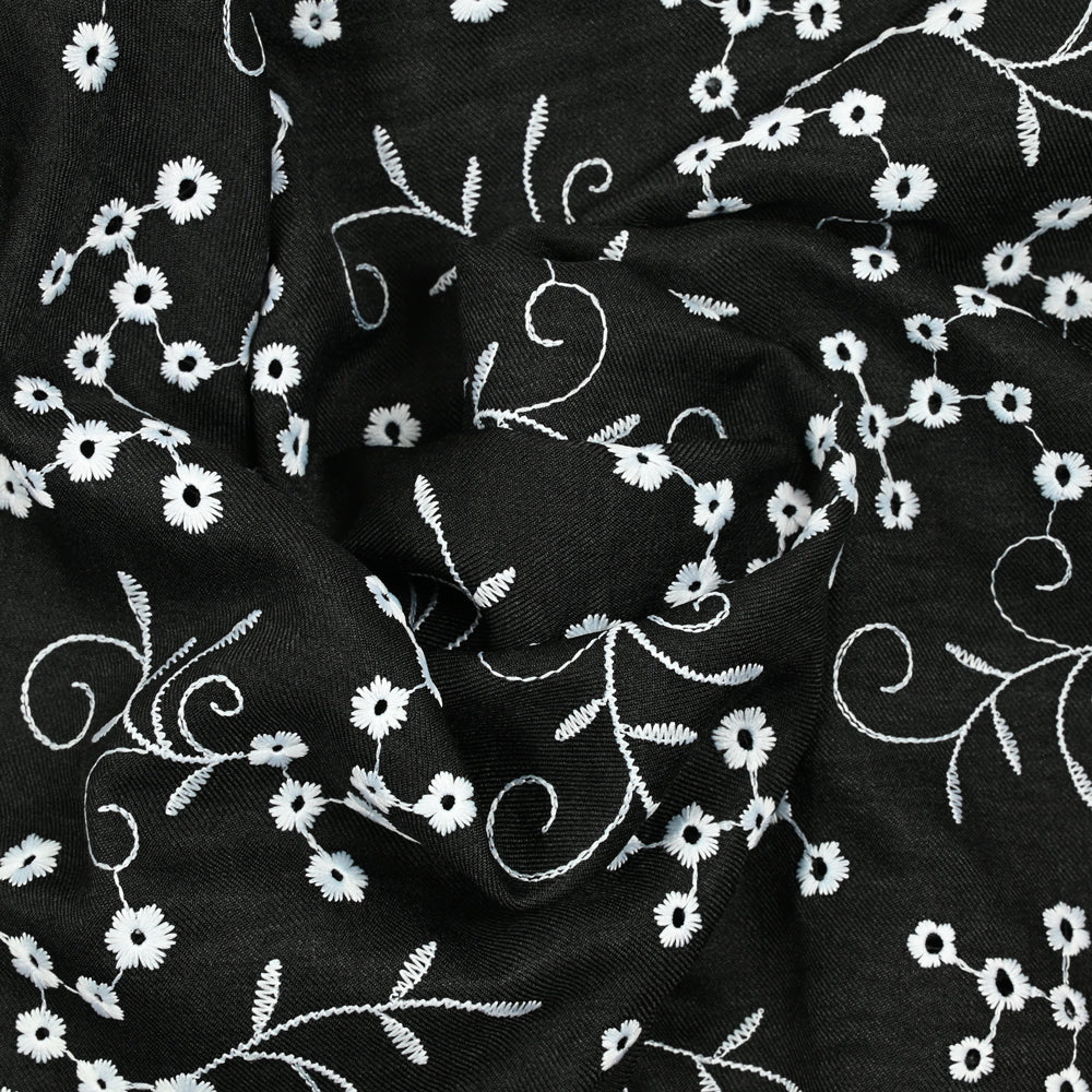 Twill de polyester brodé marguerite fond noir - Image 2