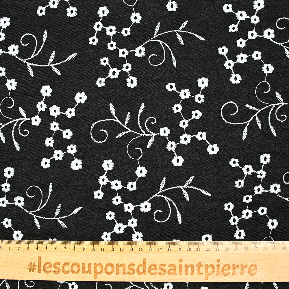 Twill de polyester brodé marguerite fond noir - Image 3