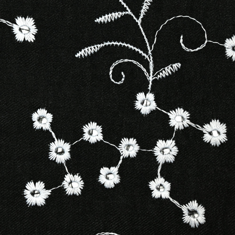 Twill de polyester brodé marguerite fond noir - Image 5