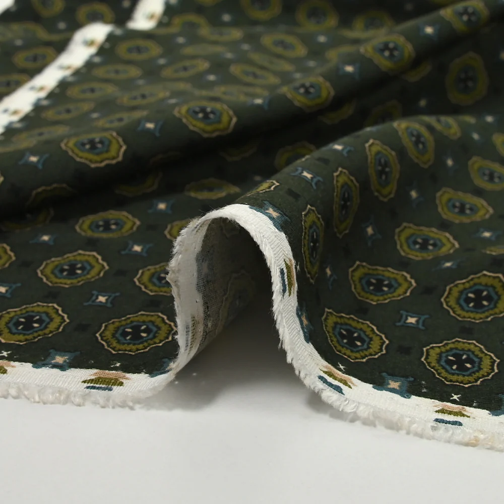 Twill de viscose imprimé médaille fond kaki - Image 6