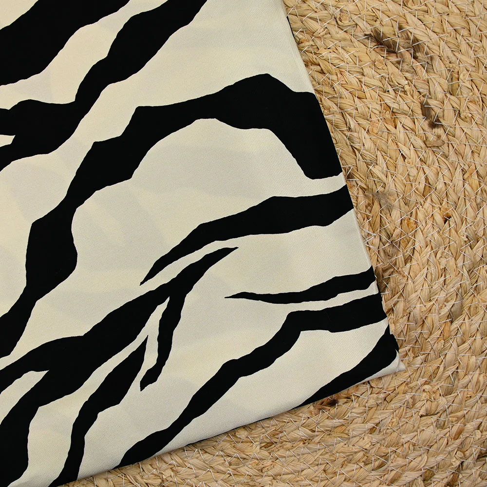 Twill de viscose imprimé zébrure noire fond ivoire