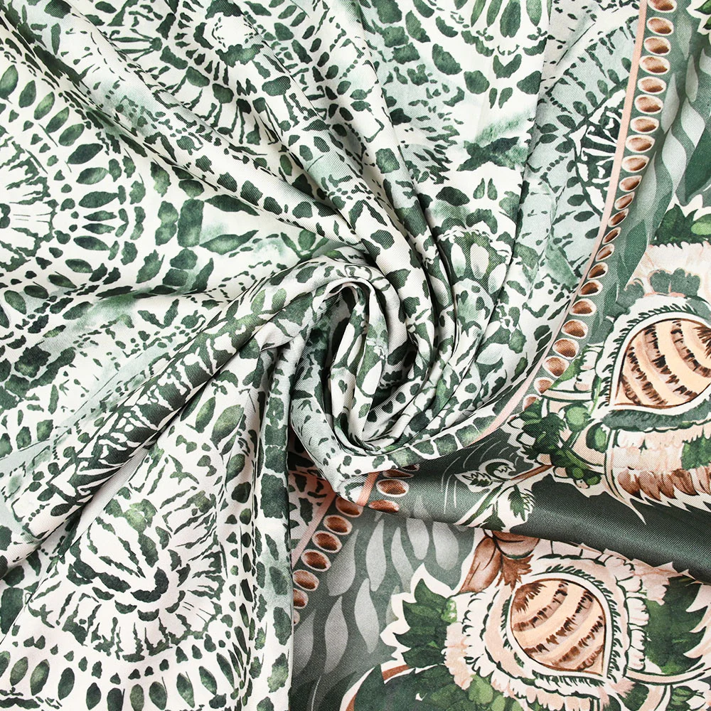 Twill polyester imprimé frise florale verte et marron fond blanc cassé - Image 2
