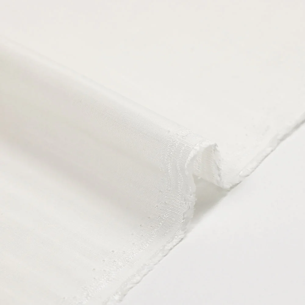 Twill polyviscose doupionné satiné Rosa blanc cassé - Image 4
