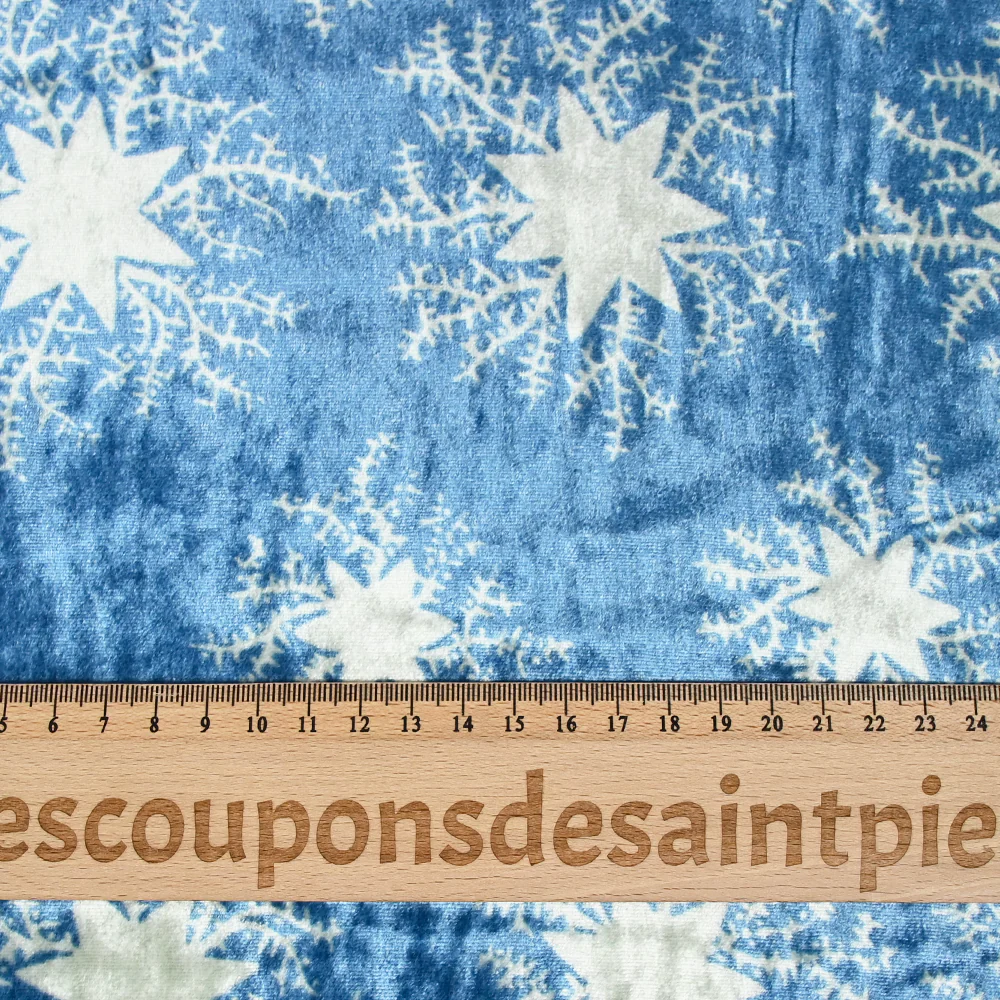 Velours de soie et viscose imprimé neige éternelle fond bleu - Image 3