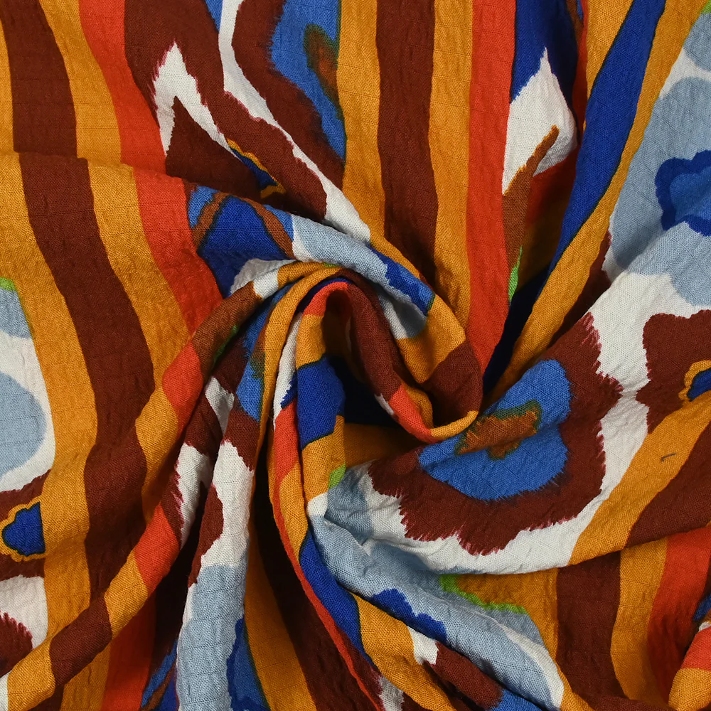 Viscose gaufrée imprimée aztèques bleu roi, brique et blanc - Image 2