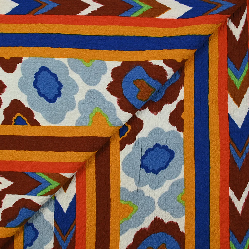 Viscose gaufrée imprimée aztèques bleu roi, brique et blanc - Image 5