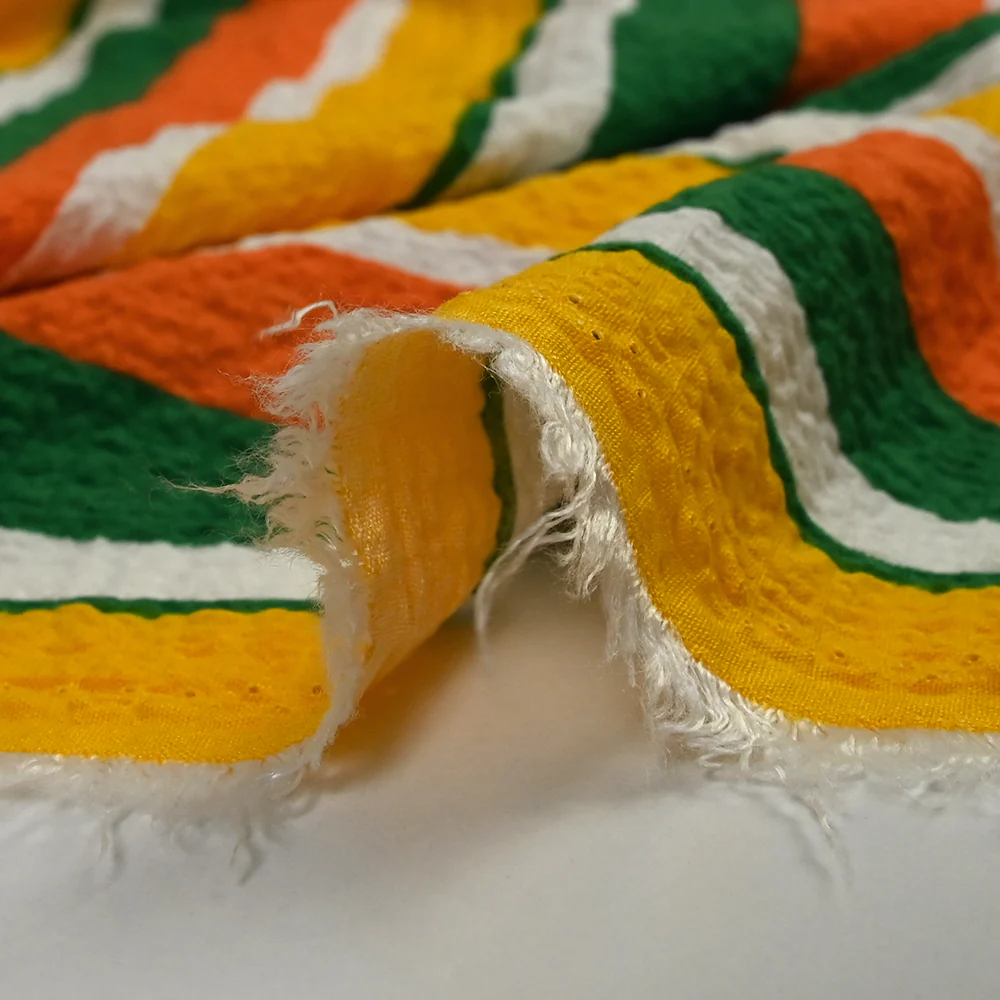 Viscose gaufrée imprimée rayée jaune, orange et vert - Image 7