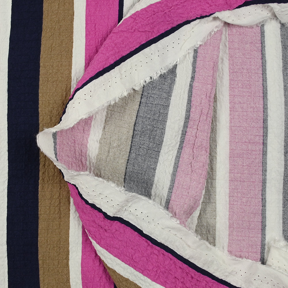 Viscose gaufrée imprimée rayée magenta, taupe et marine - Image 6