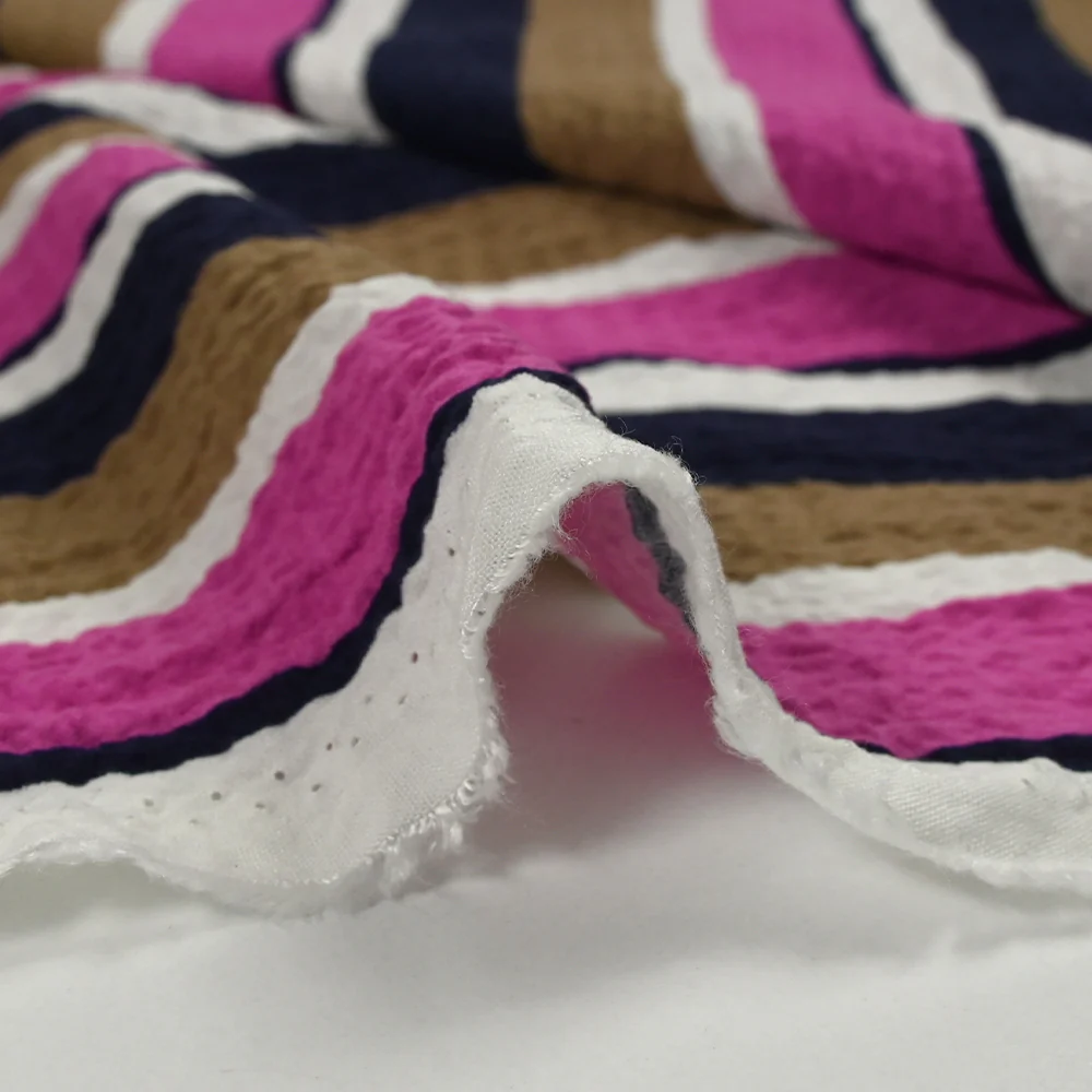 Viscose gaufrée imprimée rayée magenta, taupe et marine - Image 7