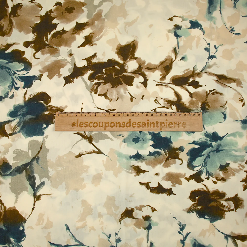 Viscose imprimée encre de fleurs bleu et marron fond écru - Image 3