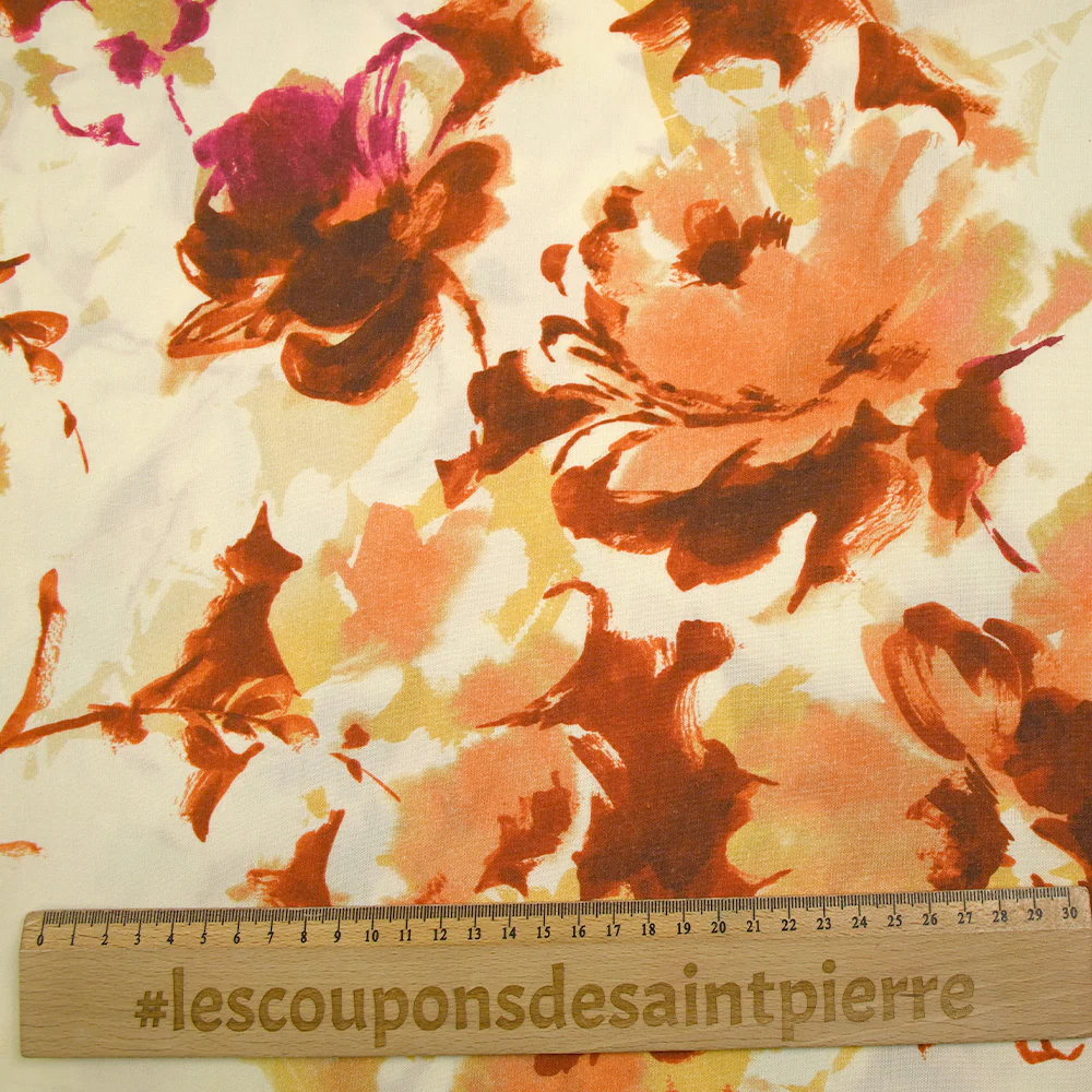 Viscose imprimée encre de fleurs orange et jaune fond écru - Image 5