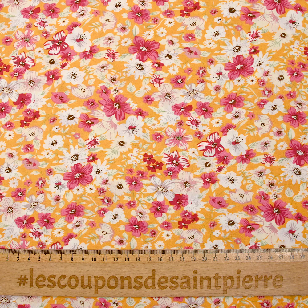 Viscose imprimée fleurs d'été fond abricot - Image 3