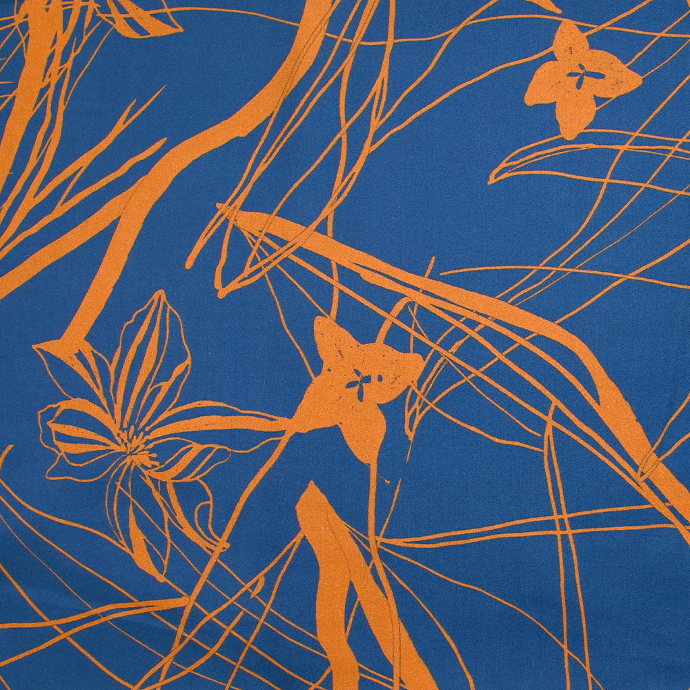 Viscose imprimée fleurs iconiques fond bleu roi