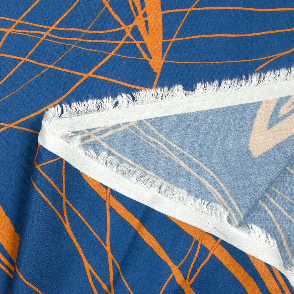 Viscose imprimée fleurs iconiques fond bleu roi - Image 5
