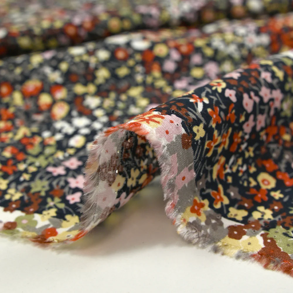 Viscose imprimée fleurs Meryl fond marine - Image 6