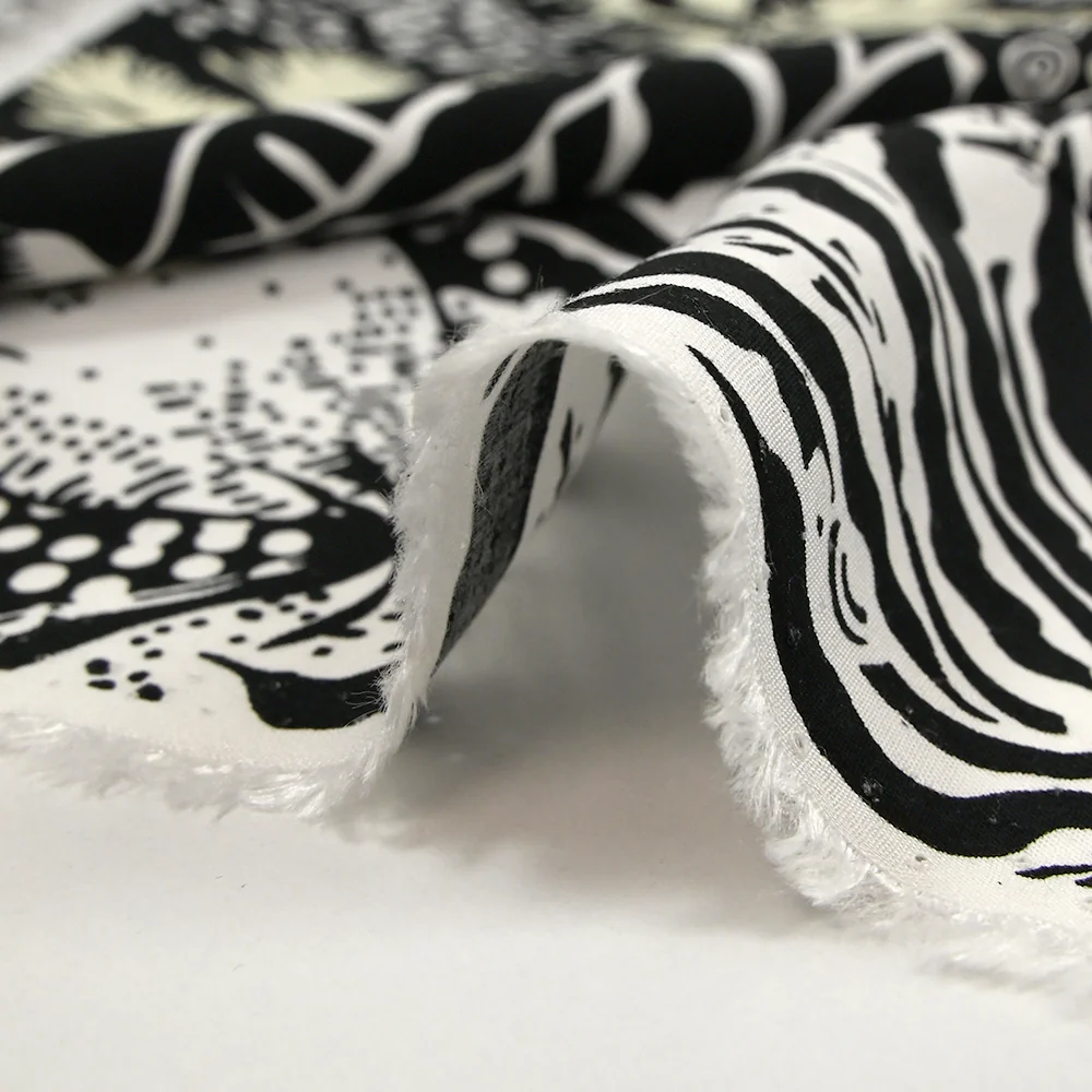 Viscose imprimée gravure tropicale fond noir - Image 6
