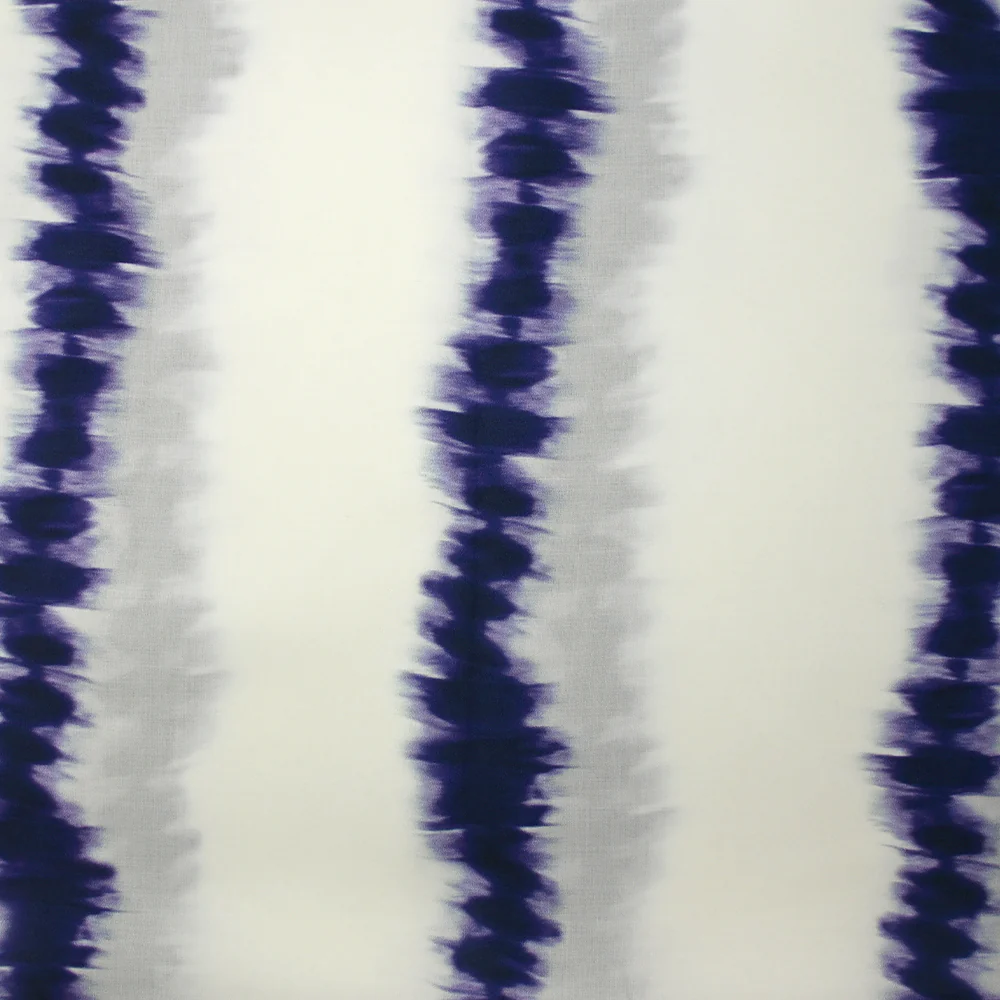 Viscose imprimée rayure tie and dye indigo fond blanc cassé - Image 4