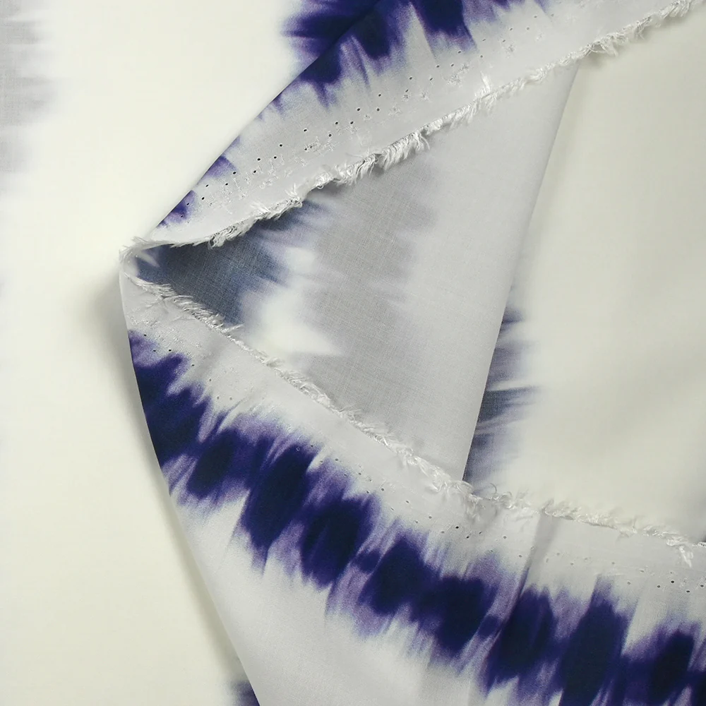 Viscose imprimée rayure tie and dye indigo fond blanc cassé - Image 5