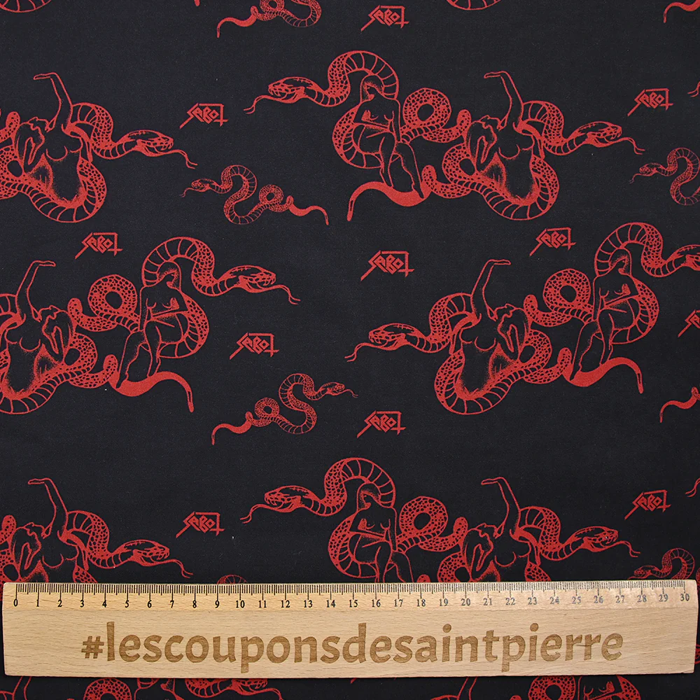 Viscose imprimée serpents rouge fond bleu nuit - Image 3