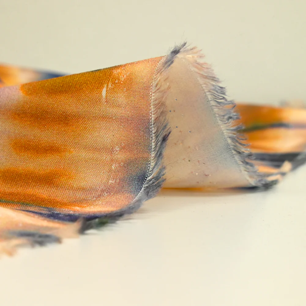 Viscose imprimée tie and dye marine et moutarde - Image 5