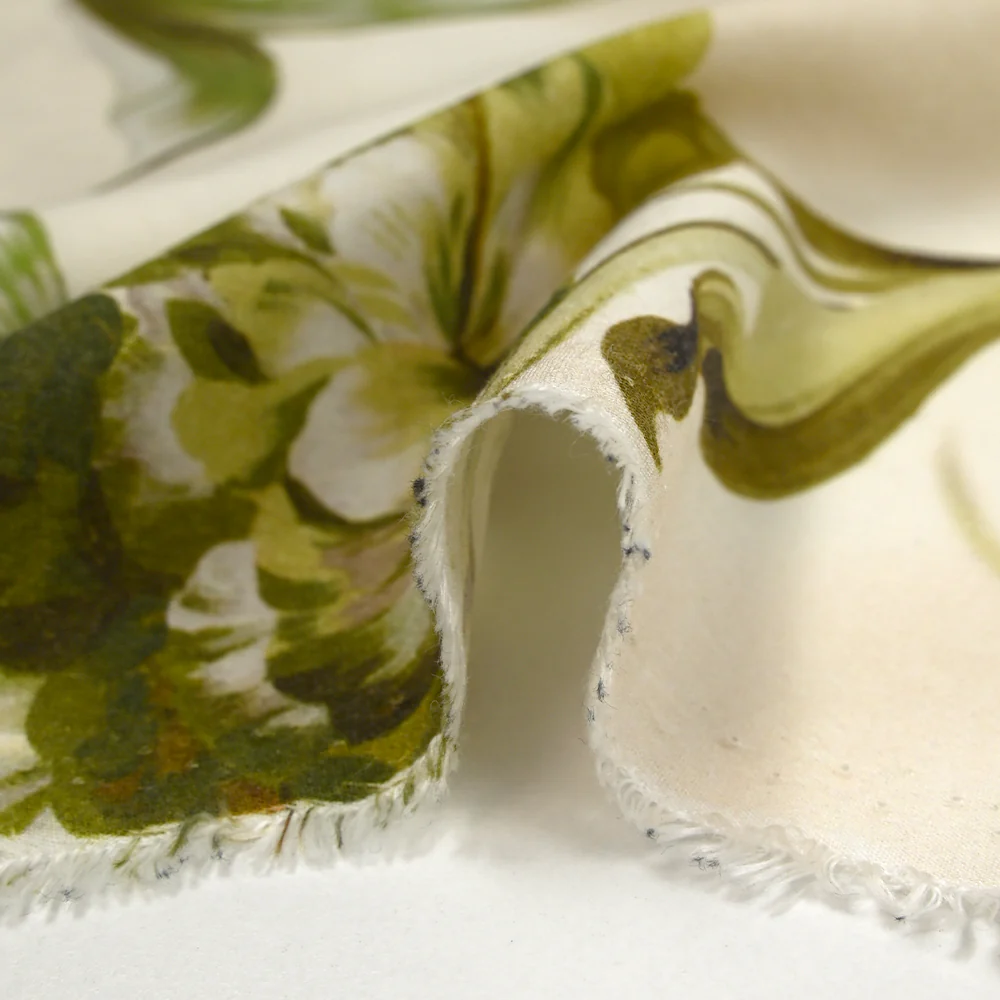 Viscose imprimée tulipes entremêlées vert fond écru - Image 6