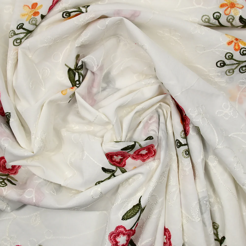 Voile de coton brodé Camila fond blanc cassé - Image 2