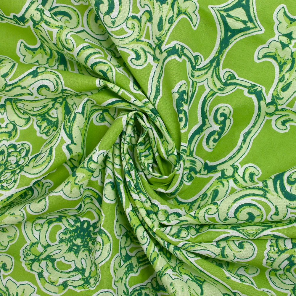 Voile de coton imprimé baroque fond vert anis - Image 2