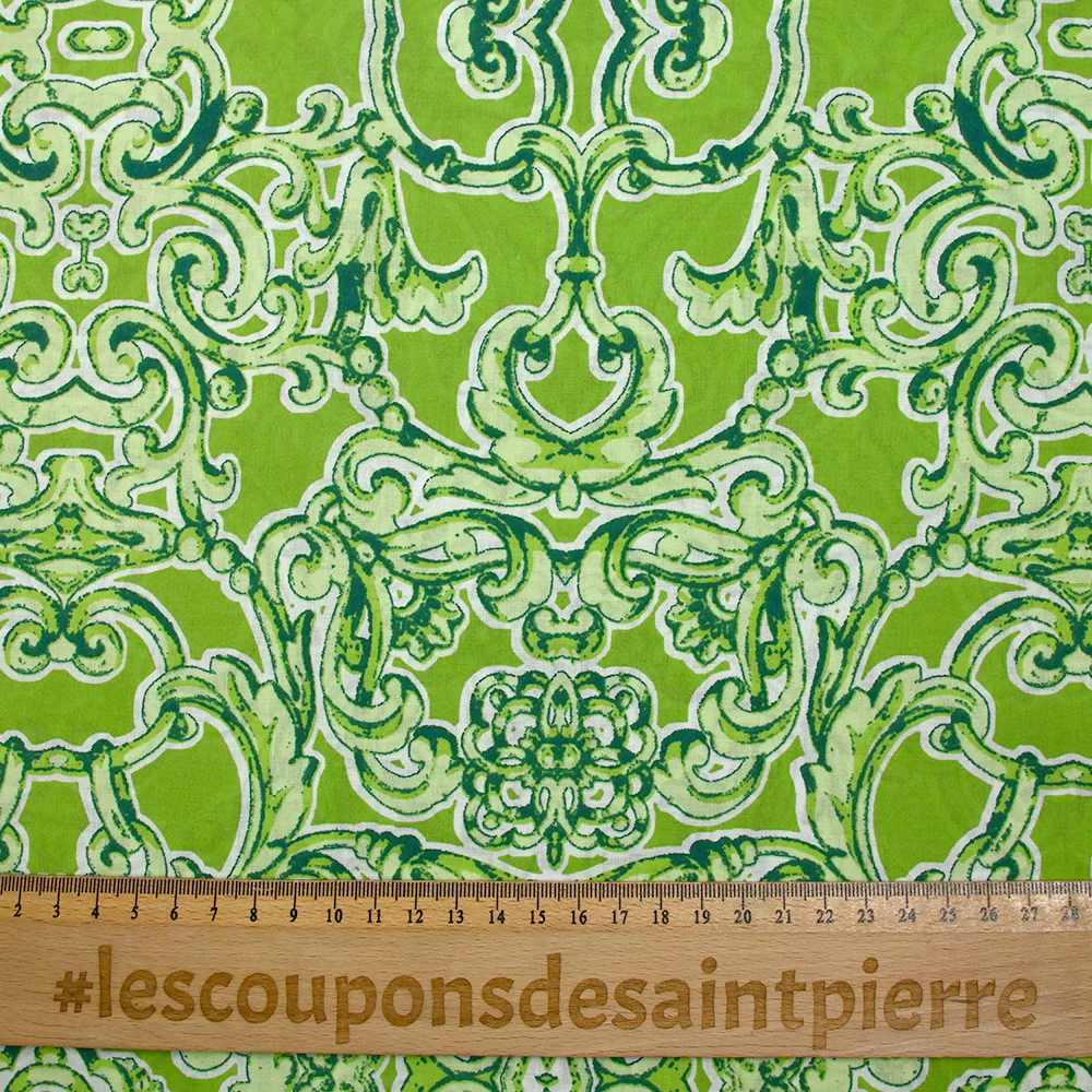Voile de coton imprimé baroque fond vert anis - Image 3