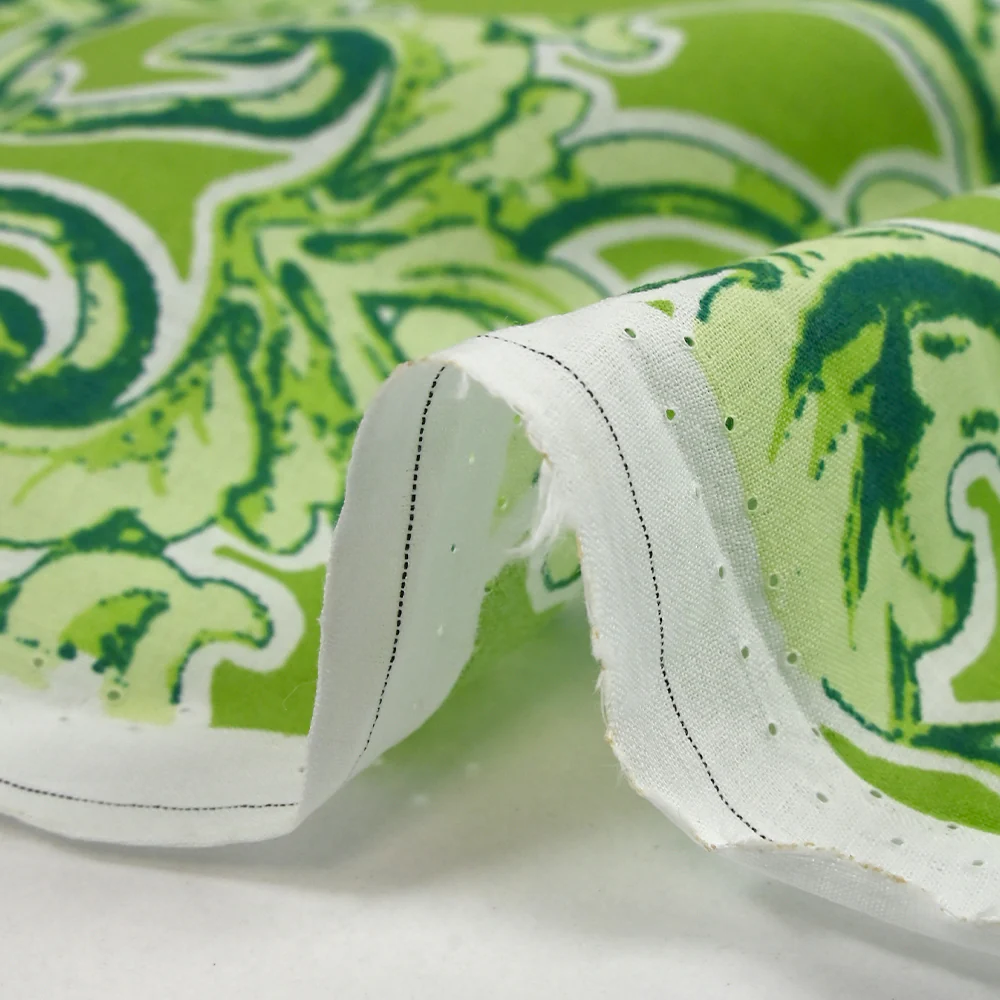 Voile de coton imprimé baroque fond vert anis - Image 6