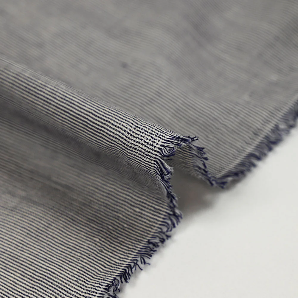 Voile de coton tissé-teint Abbie rayure blanche et bleu marine - Image 4