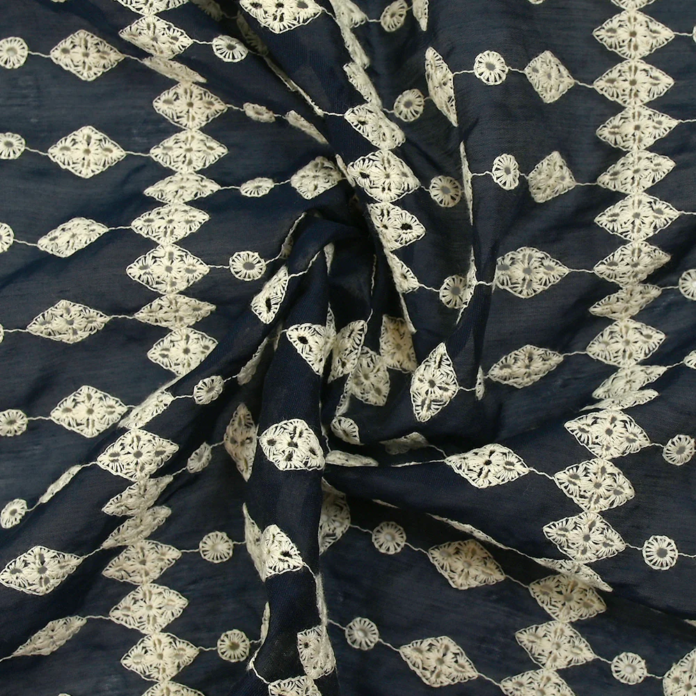 Voile de tencel brodé ajouré Hélène marine - Image 2