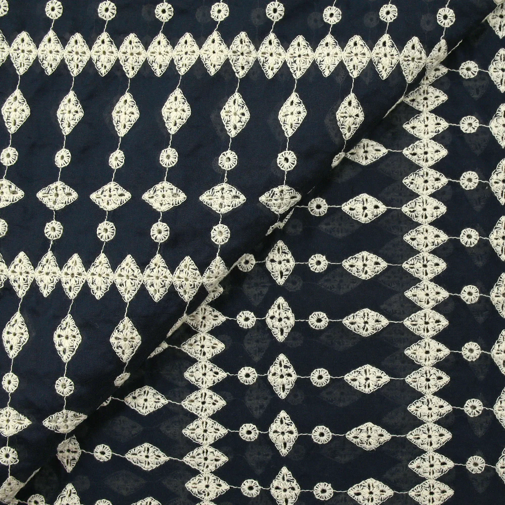 Voile de tencel brodé ajouré Hélène marine - Image 5