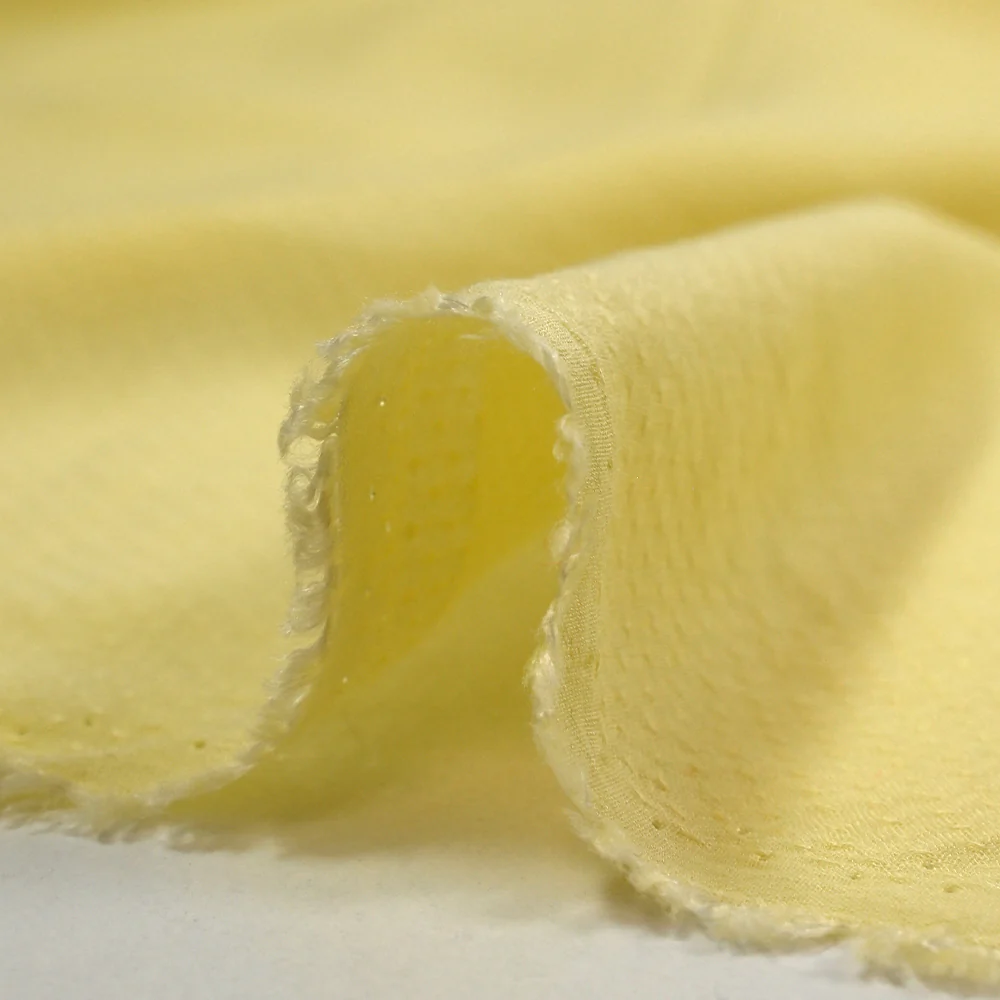 Voile de viscose jacquard satiné Sana jaune beurre - Image 6