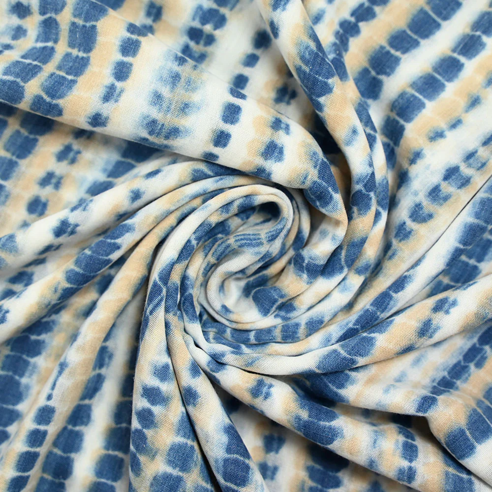 Voile polycoton imprimé ossement bleu et beige fond blanc - Image 2